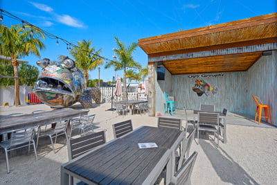 Ugly Grouper Bar & Restaurant